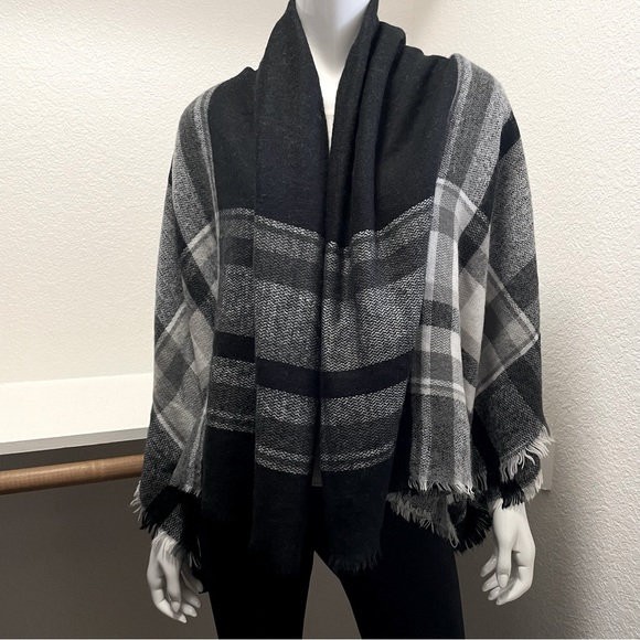 ZARA Scarf/Shawl/Blanket/Wrap Accessory Blk/White/Gray - Picture 2 of 6